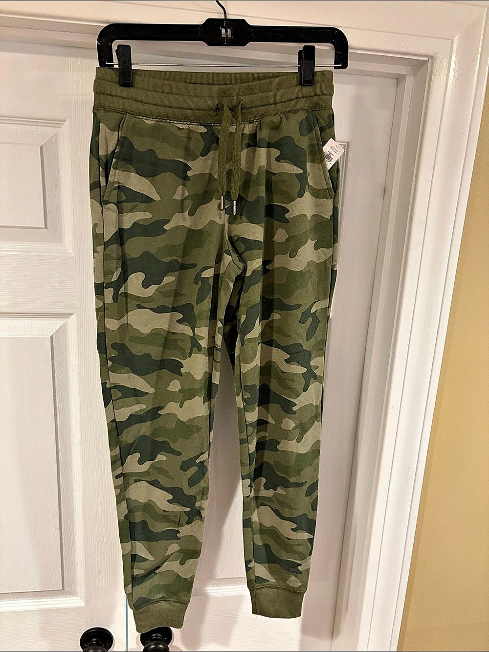NWT Old Navy Camo Joggers in Green Size XS